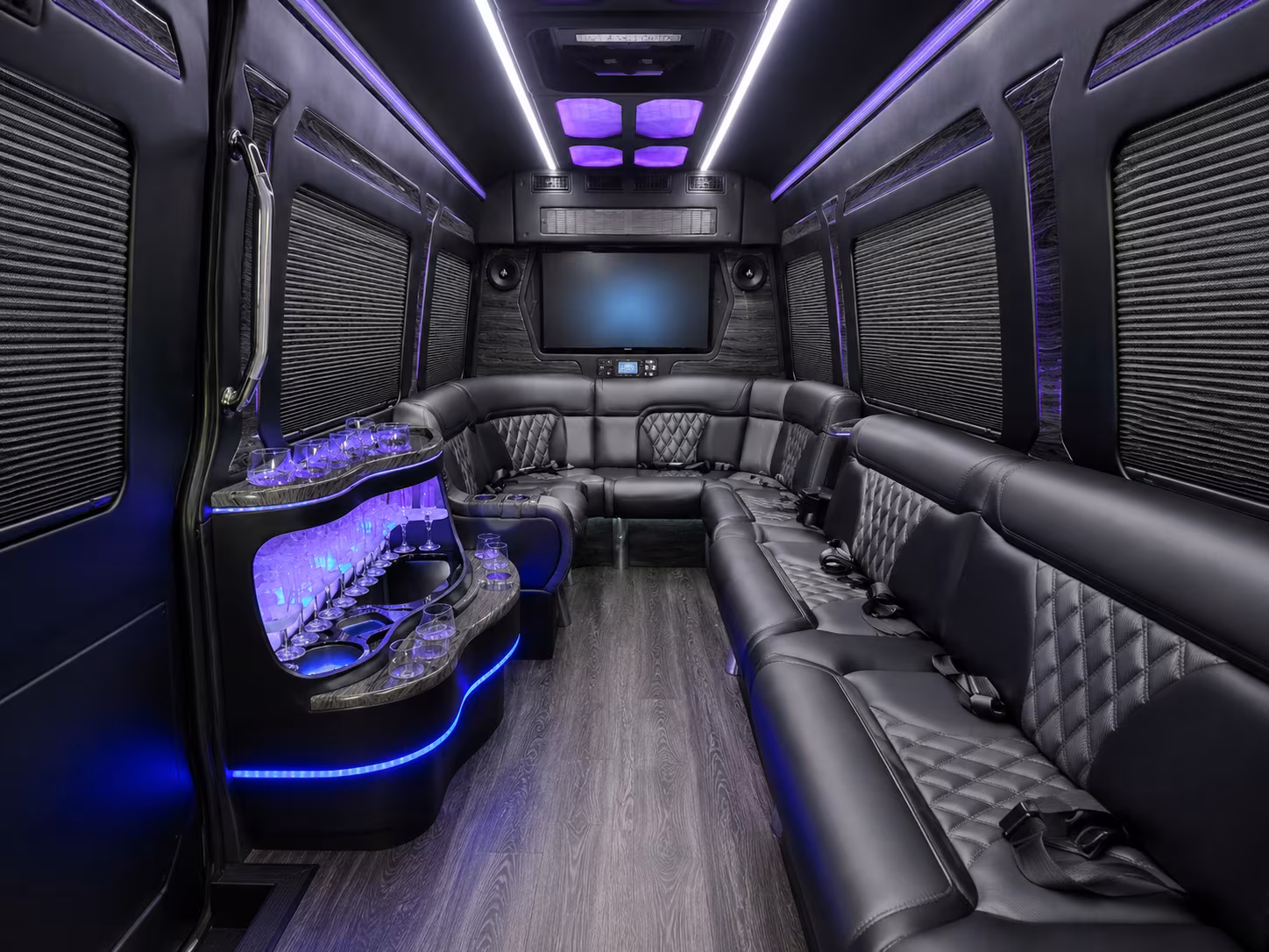 everett 15 passenger party bus