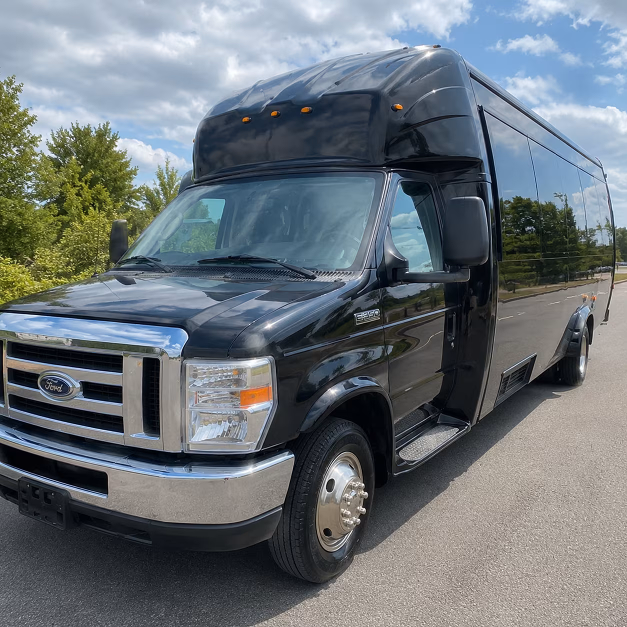 party bus wine tours to woodinville wine country